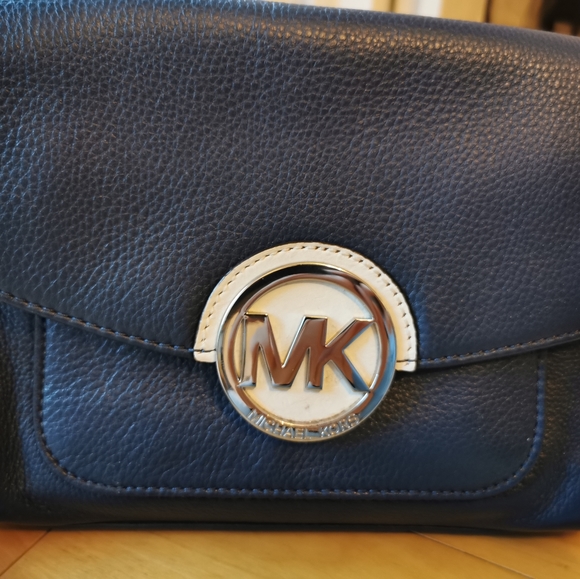 Michael Kors crossbody bag - Picture 3 of 6